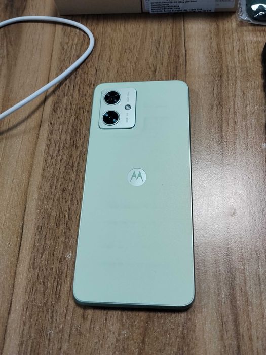 Motorola g54 5G, 128 GB, 6 GB RAM, 120 Hz с много аксесоари