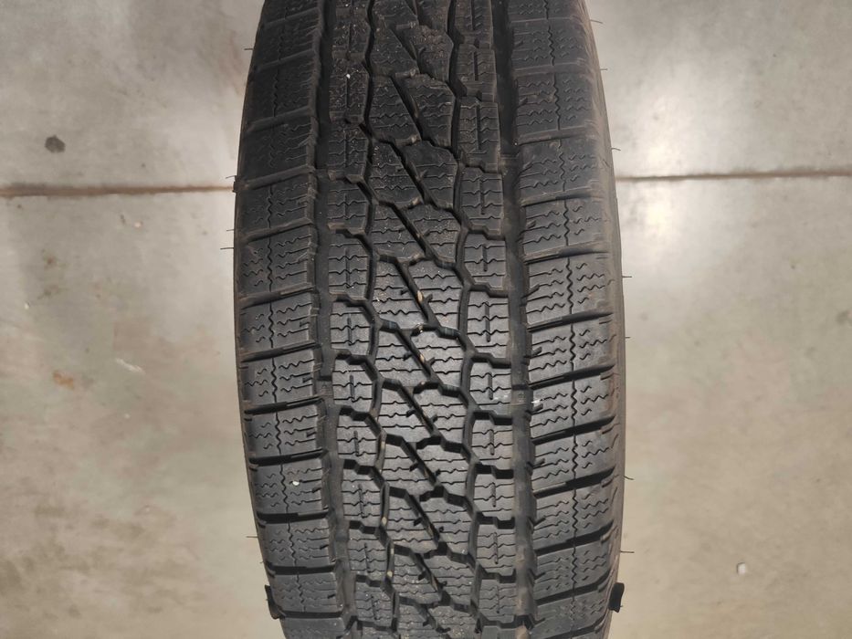 2бр.зимни гуми 205/65/16C Firestone