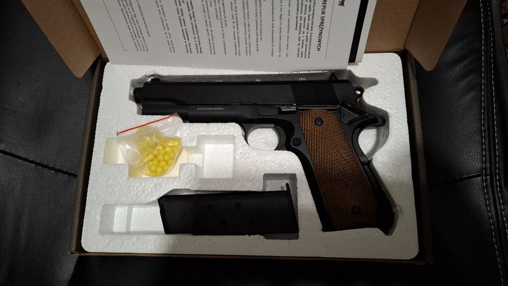 Replica airsoft Colt 1911  pe arc full metal.