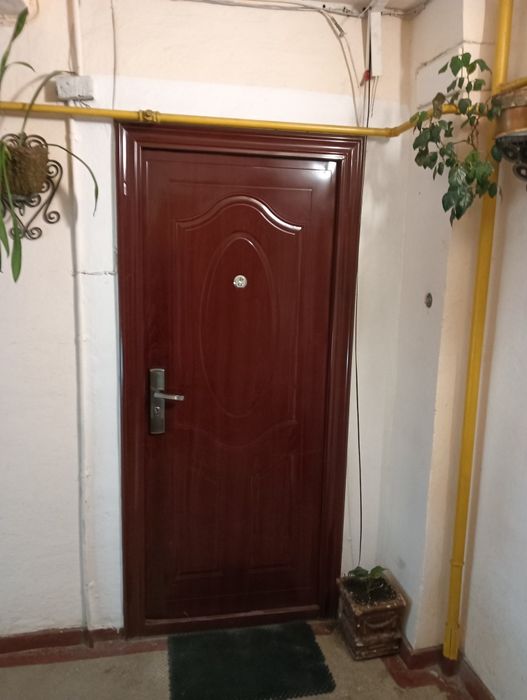 Închiriez apartament 2 camere in Ștefan cel Mare 300 euro negociabil