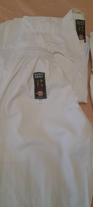 Кимоно за карате с протектори в перфектно състояние