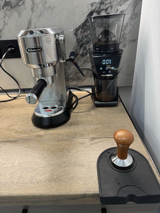 Набор Delonghi кофемашина и кофемолка