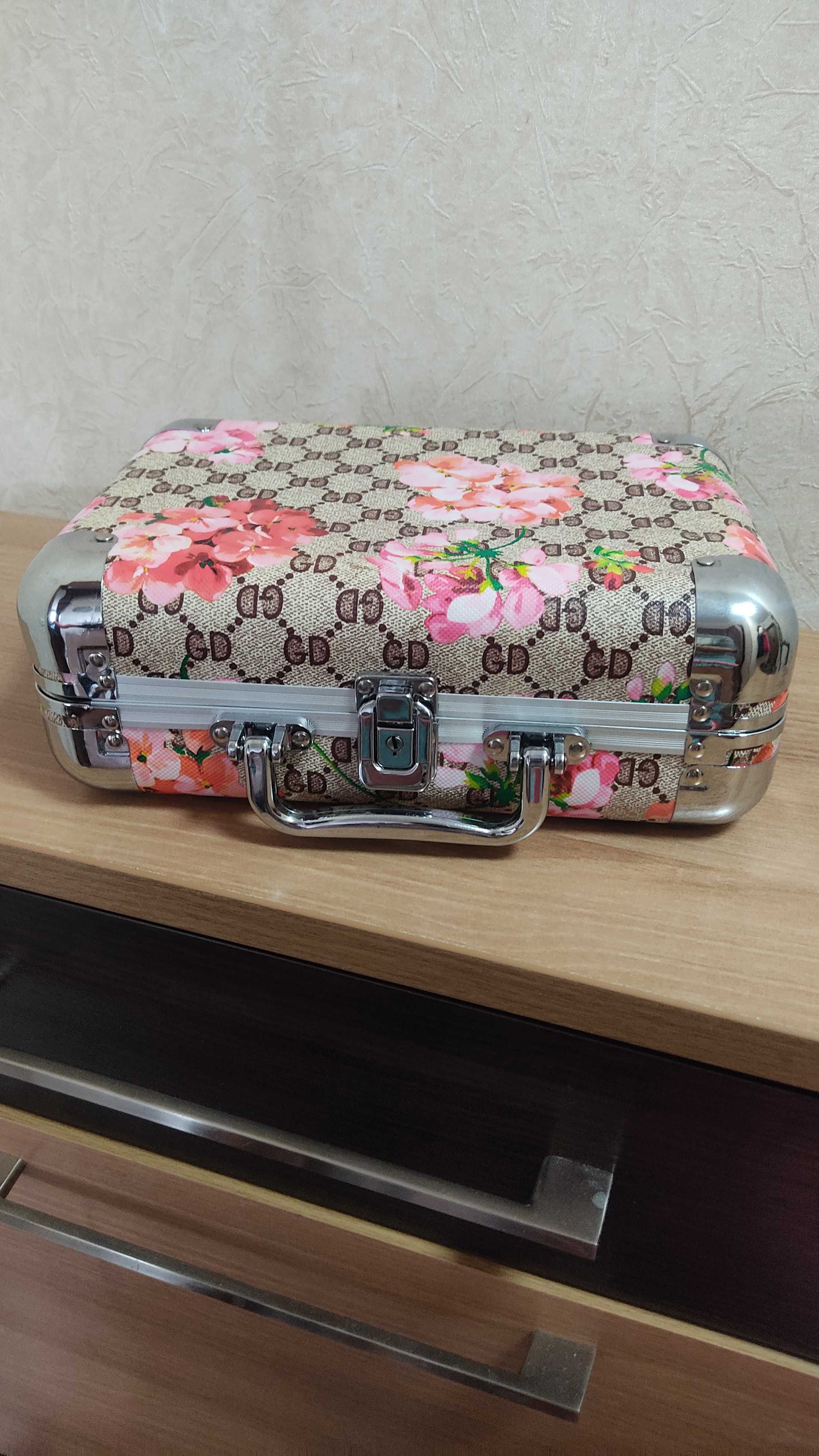 Бьюти-кейс(чемоданчик) для косметики, аксессуаров и украшений