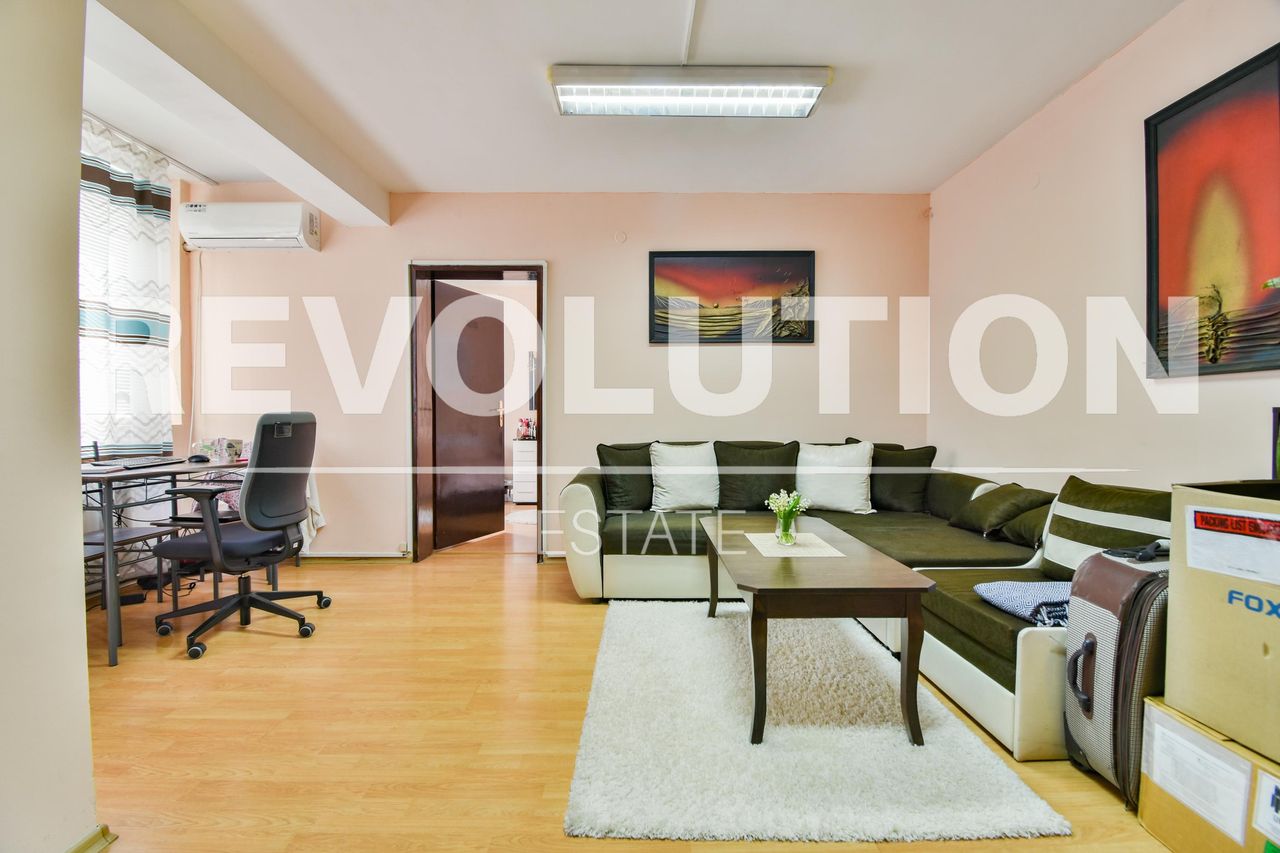 Дава се под наем Двустаен апартамент в София, Център - 65 кв.м за 600 € - Снимка #1