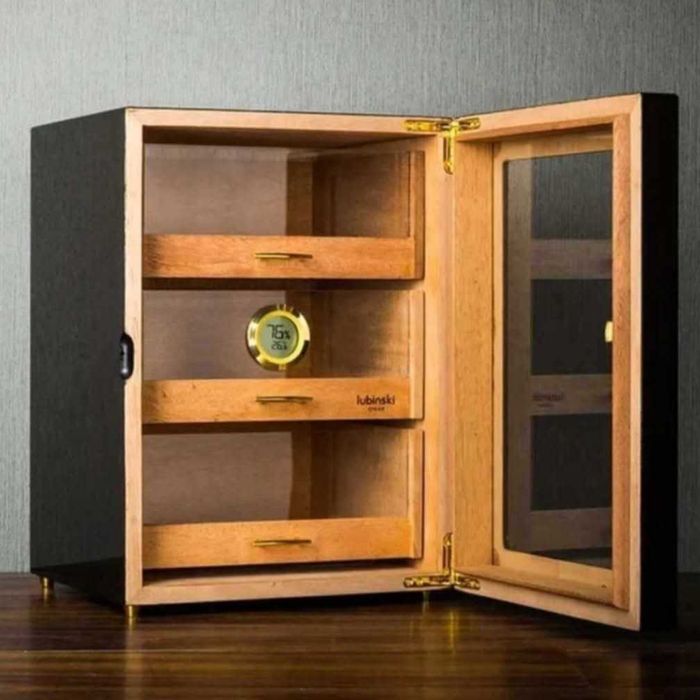 Малък кедров кабинет за до 150 пури със хидрометър и овлажнител