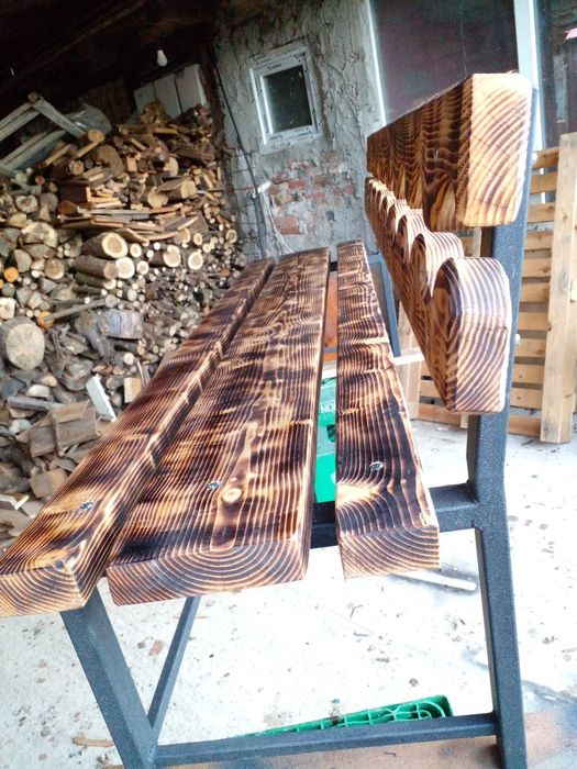 Bancă de lemn realizată manual