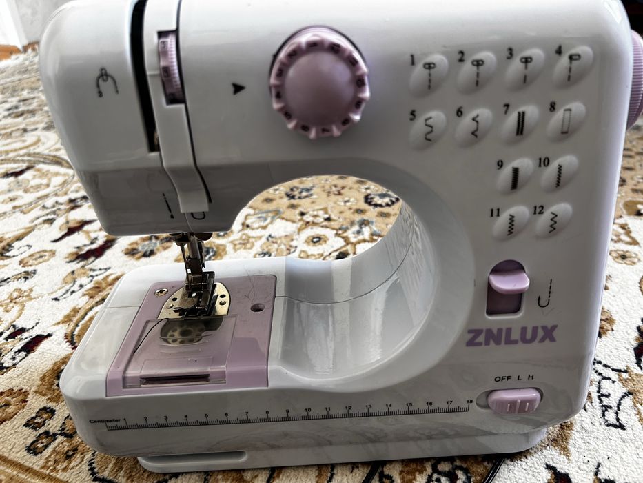 Продам мини швейную машинку