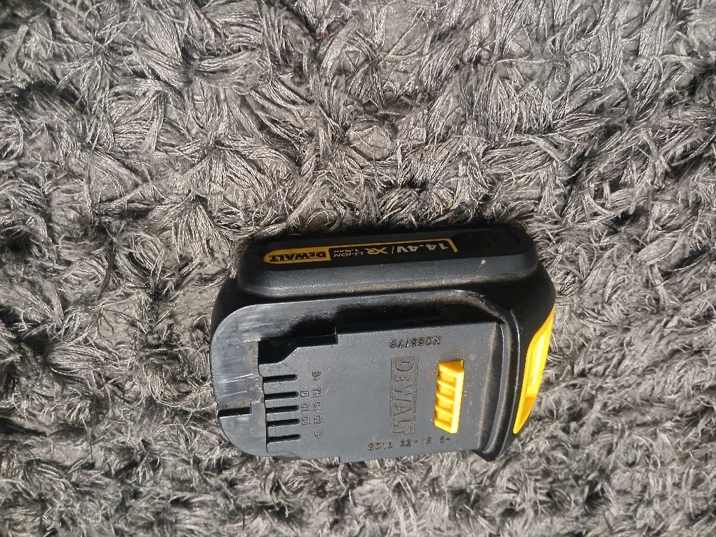 Acumulator dewalt
