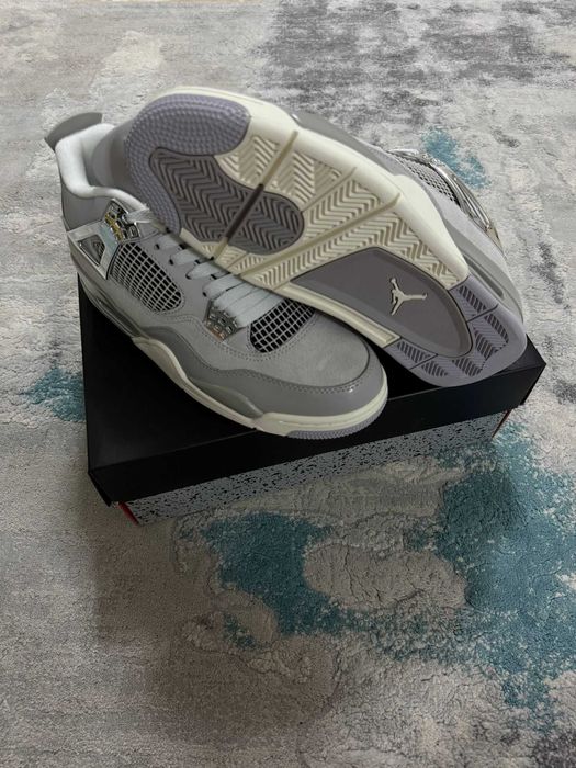 Jordan Retro 4 Frozen Moments