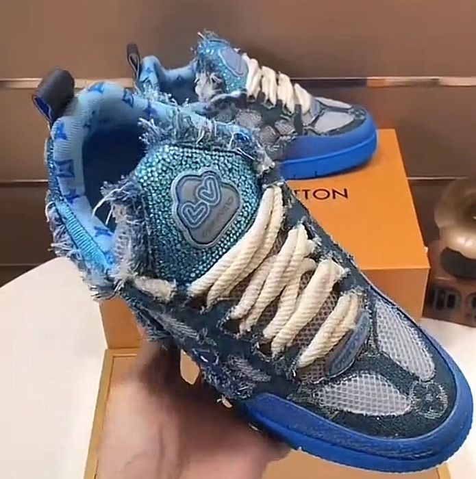 Маратонки. L Viutton