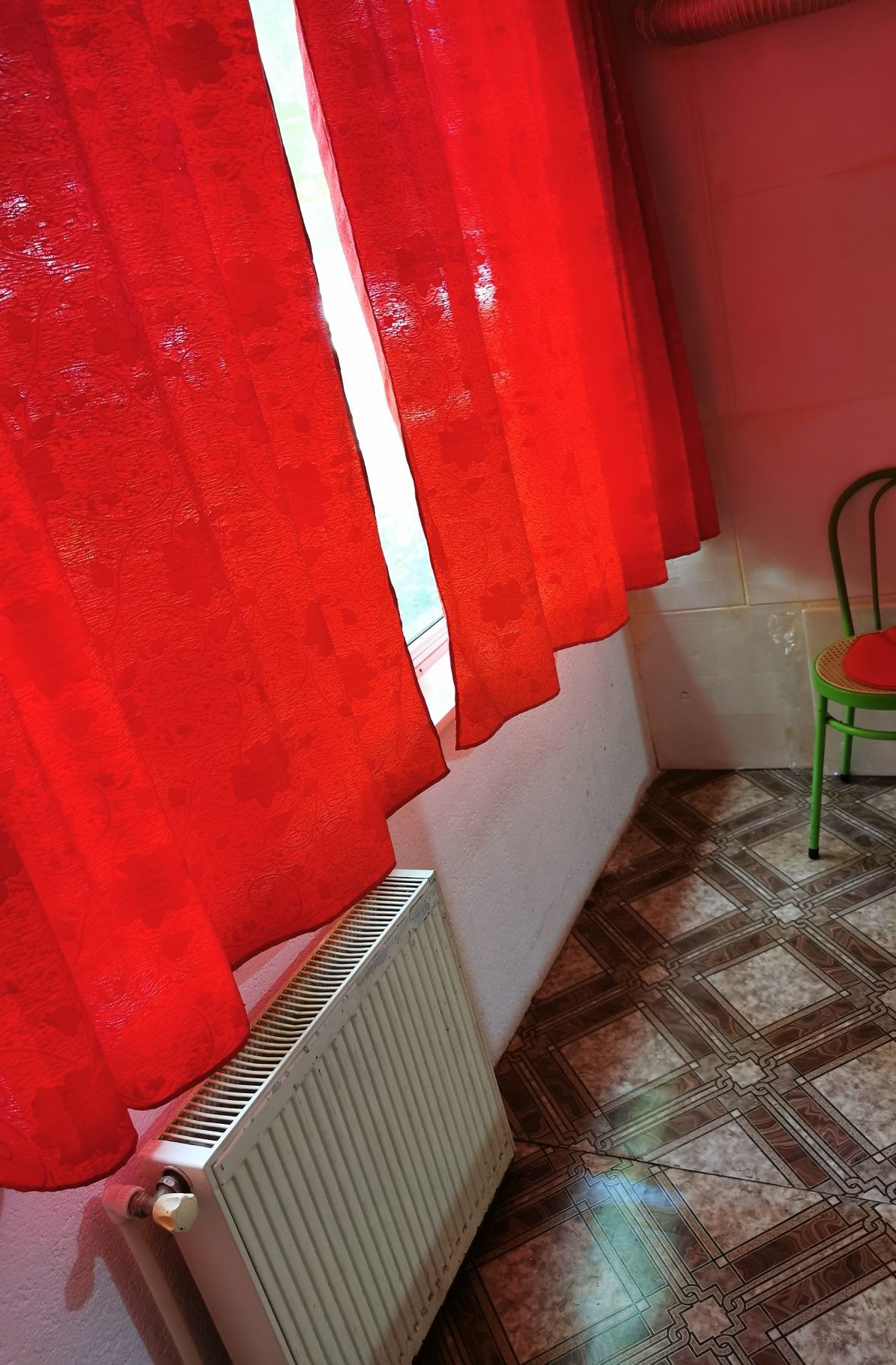 Inchiriez apartament in Tiglina2, cu trei cam. direct de la proprietar