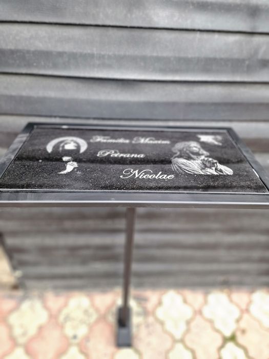 Masa granit , cimitir , cruce , gardut felinar fotogravura pe granit