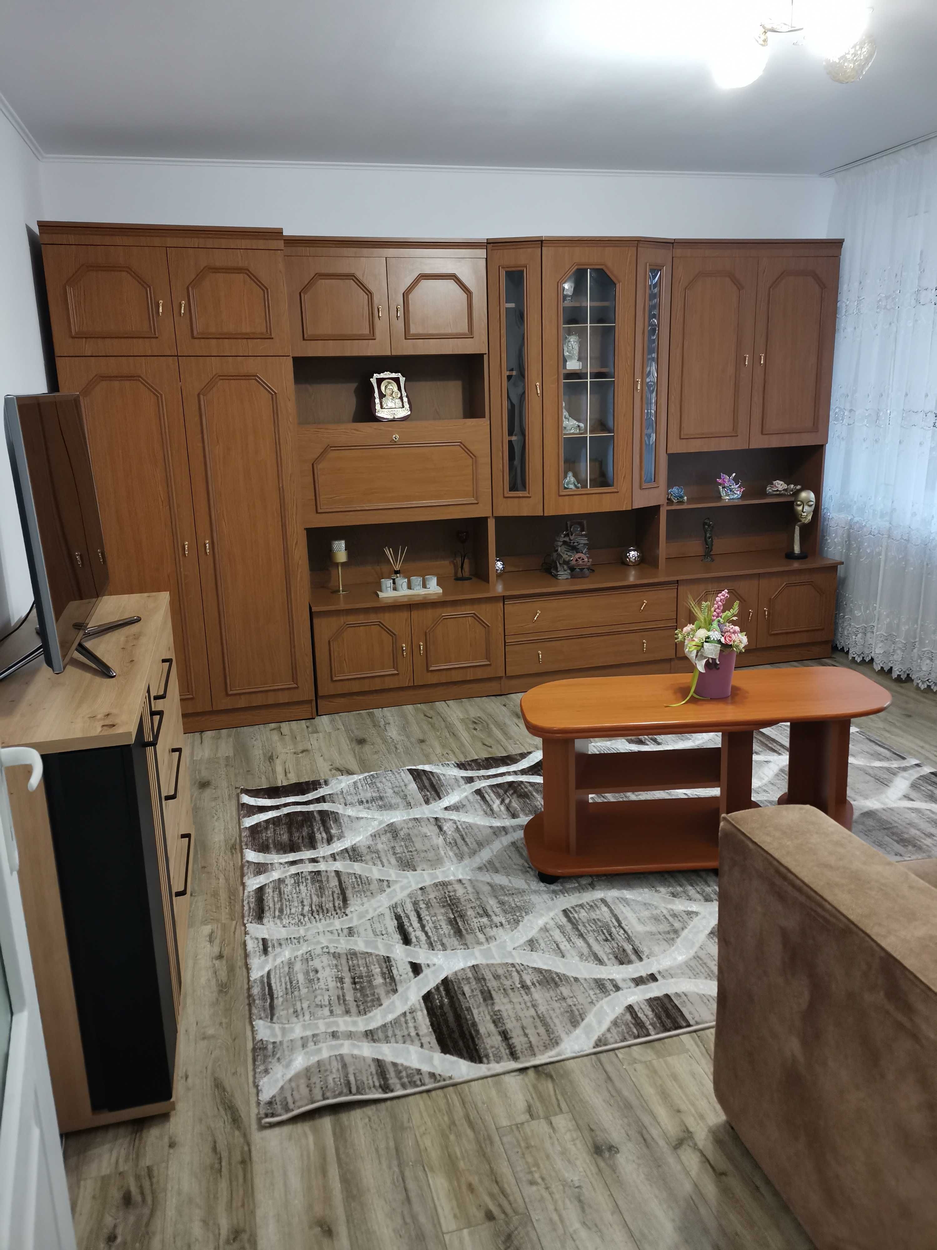 Apartament cu 2 camere de închiriat!