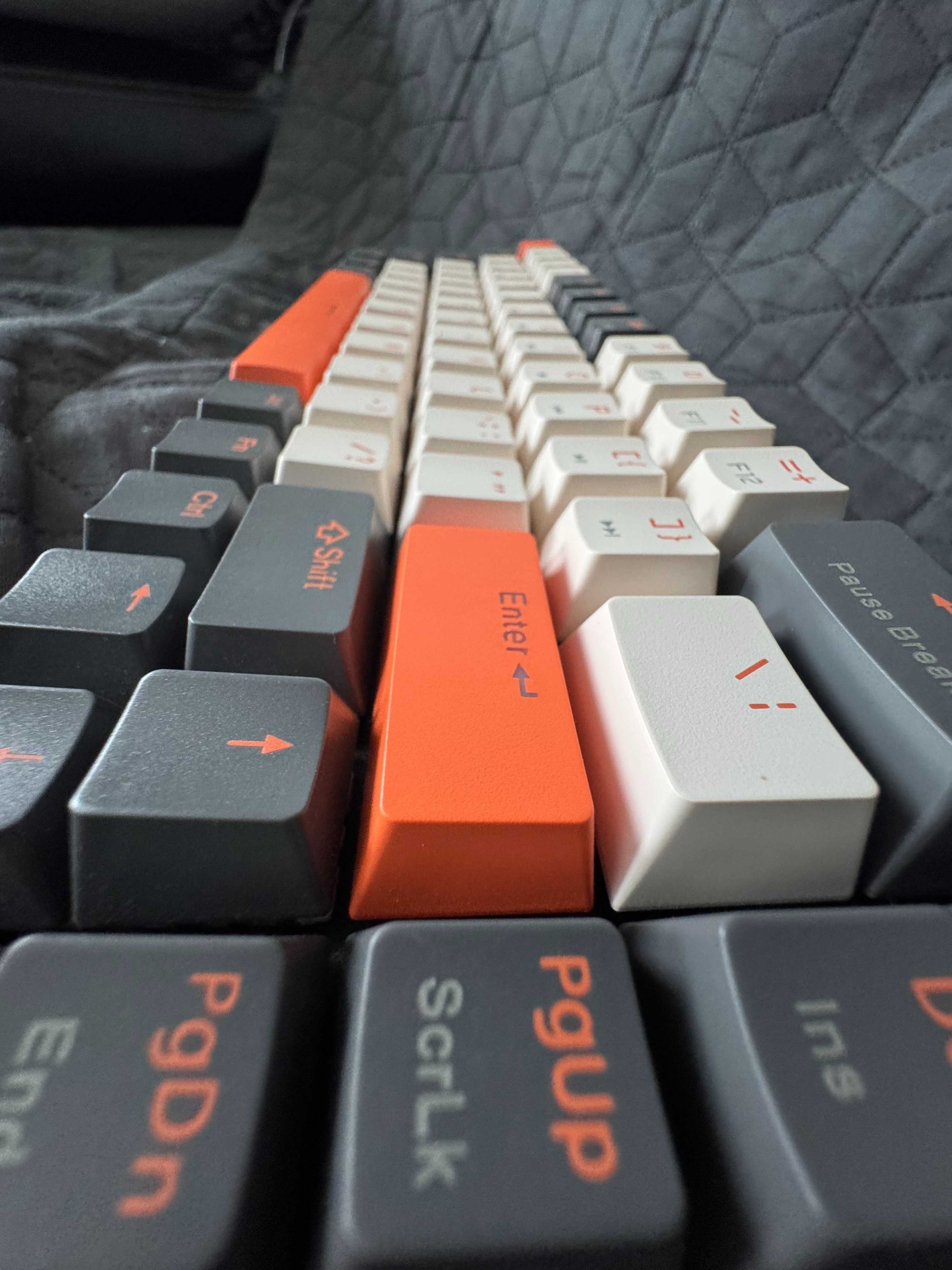 Продавам bluetooth клавиатура ZiyouLang K68