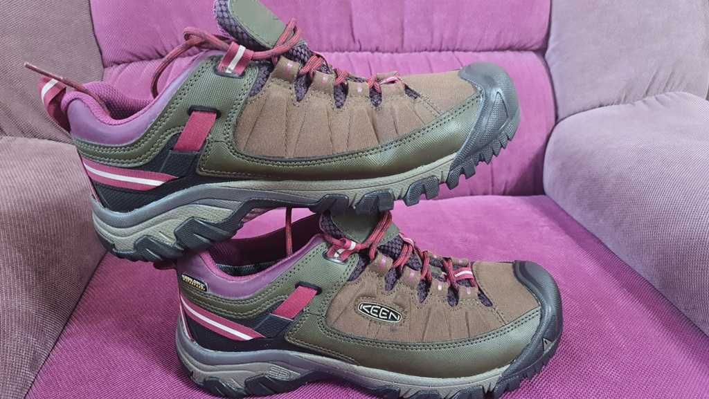 Pantofi trekking KEEN Targhee Waterproof Canteen/Grape marimea 40-40,5