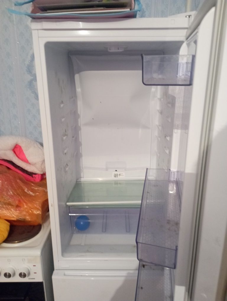 Продам холодильник 30000