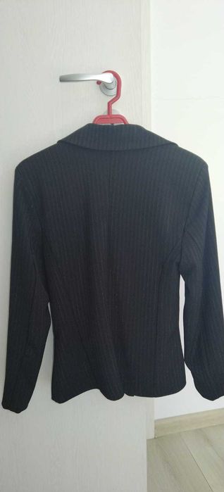 Sacou elegant negru cu dungi discrete marimea 38