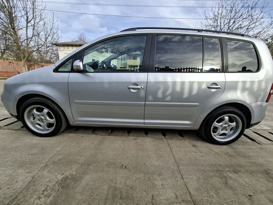 Vând vw touran 2.0 tdi