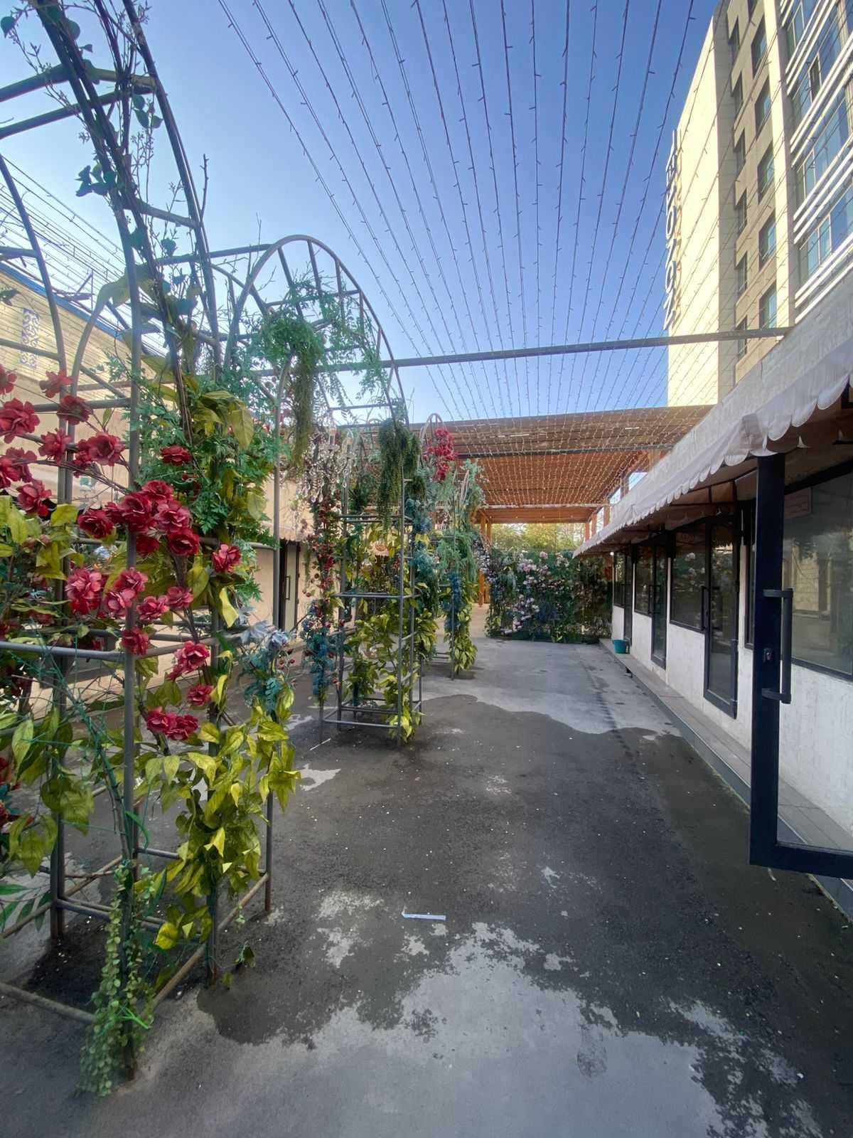 Аренда помещений в центре Достык -Абая под  цветы, напитки,кофейни!