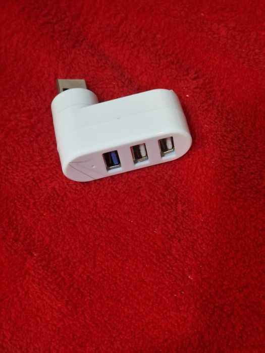 Adaptor USB cu 3 ieșiri