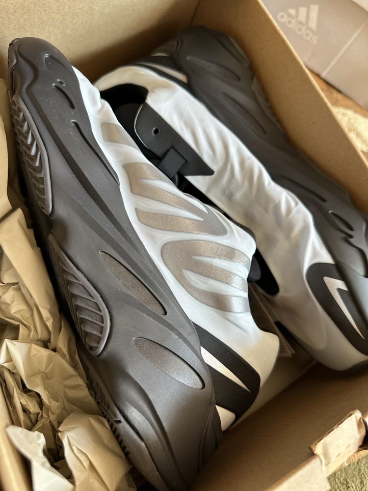 Adidas Yeezy Boost 700 originali