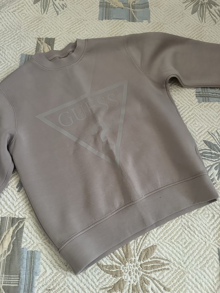 Екип на марката guess