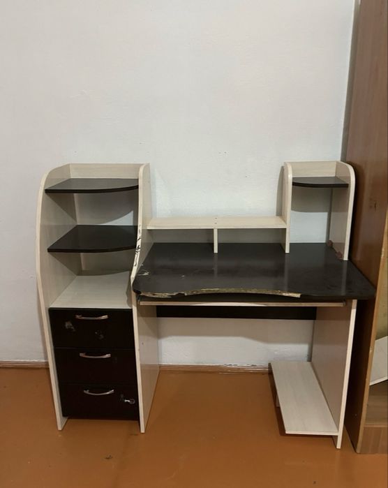 Стол компьютерный очень хороший