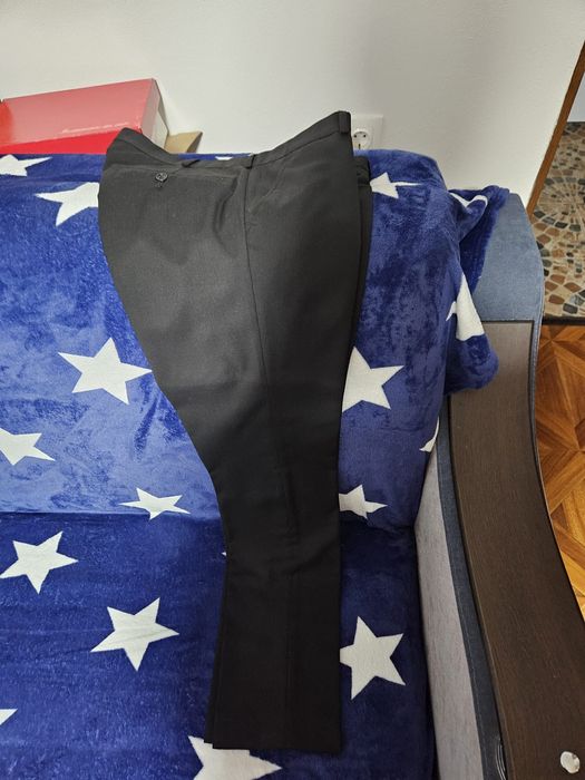 Vând costum mărimea 50