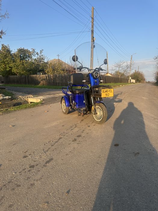 Vând triciclu electric rdb