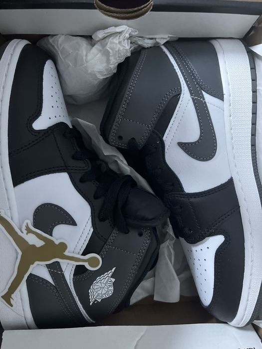 VAND URGENT Jordan 1 mid black iron grey