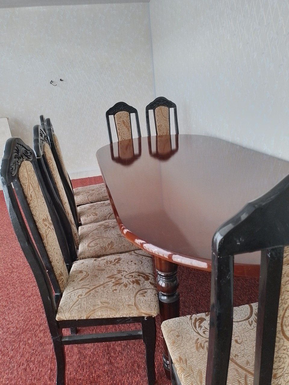Продам стол и 12 стульев