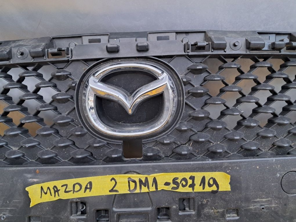 Грил решетка Мазда 2. Mazda 2
