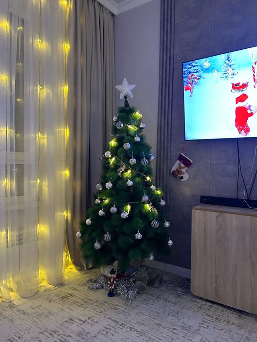 Продам елку 1.8 размером