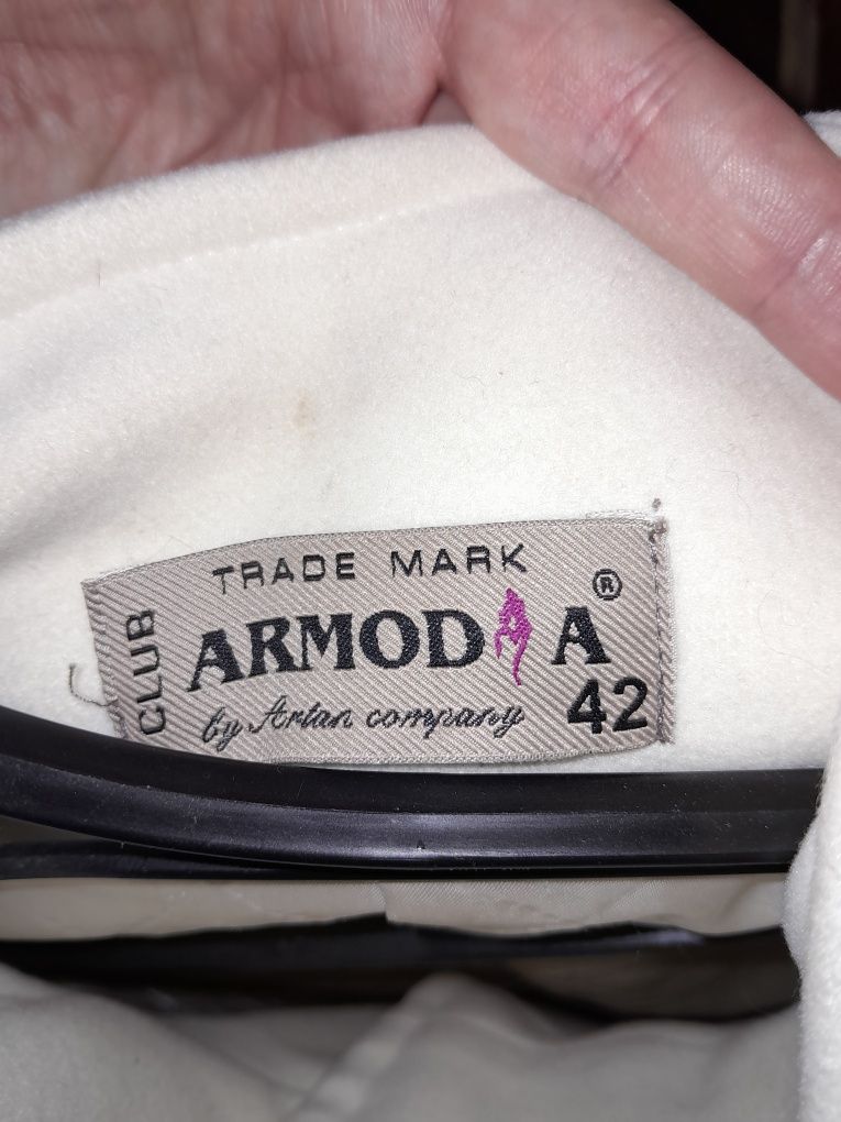 Продам пальто р 42