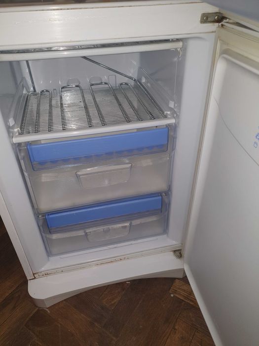 Combina frigorifica indesit