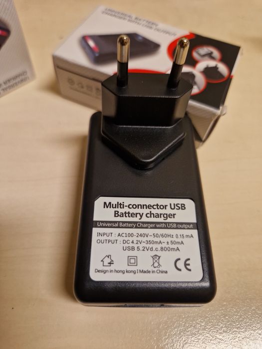 Universal incarcator batery LCD USB