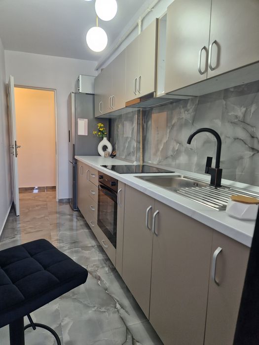 Închiriez garsoniera confort 1