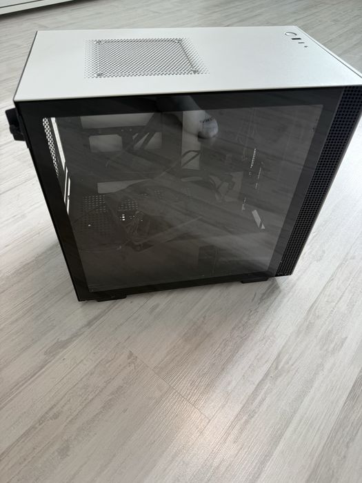 NZXT H210 carcasa alba de calculator albă cu fereastră de sticlă