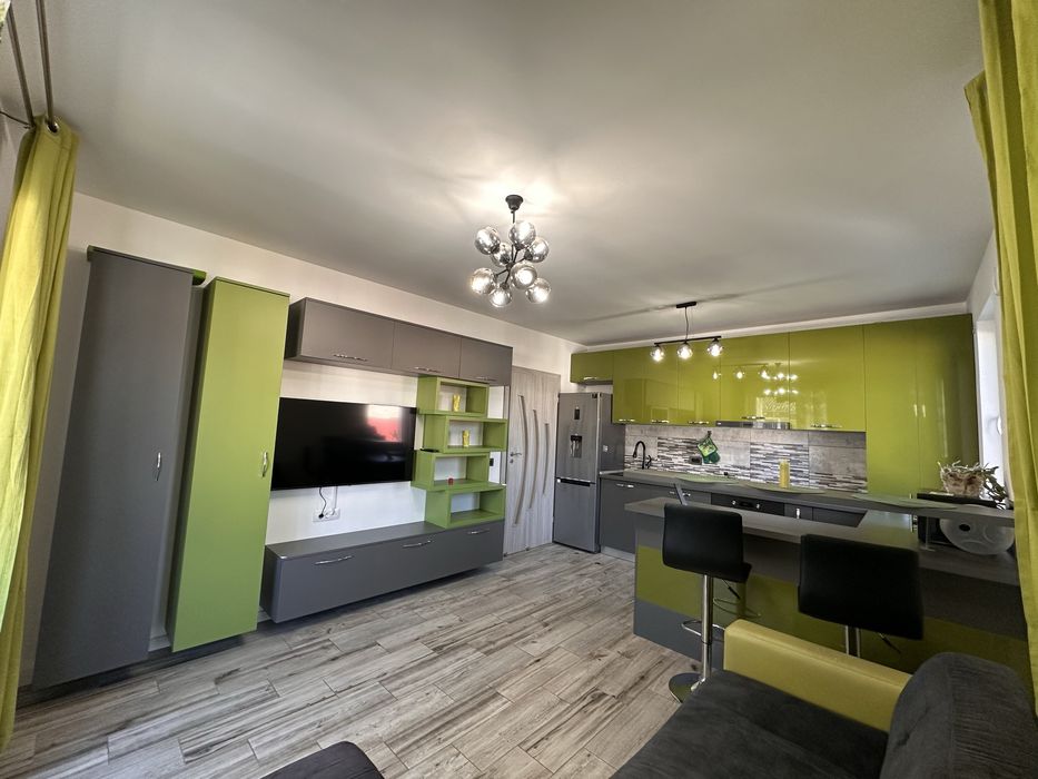 Închiriez apartament cu 3 camere în Râșnov