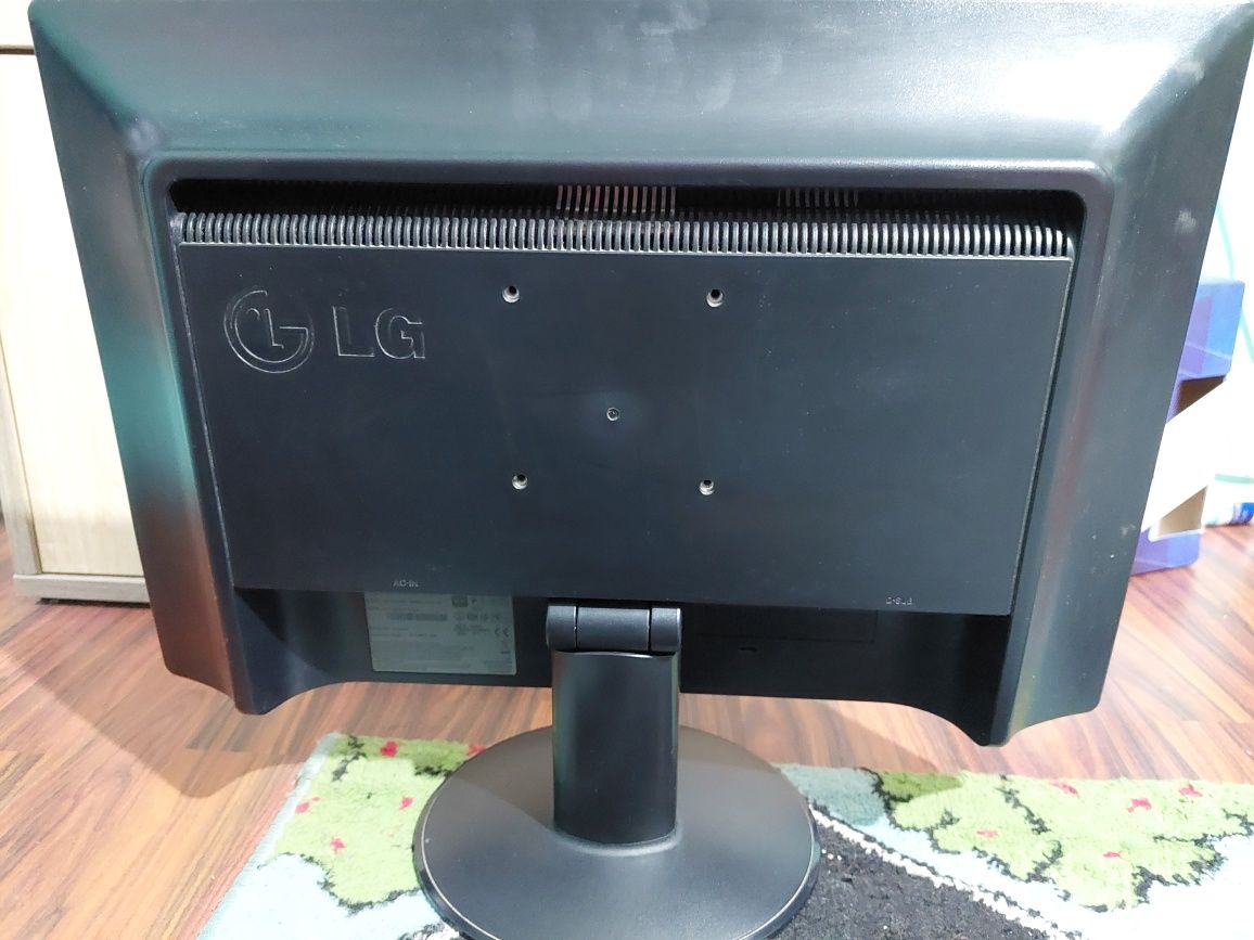 Monitor LG pentru piese