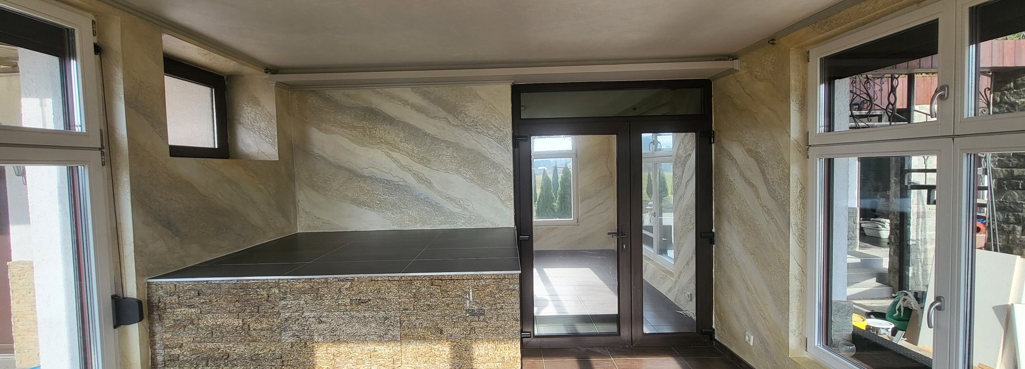 execut Decorative.