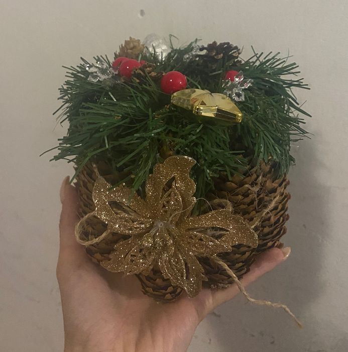 Коледни декорации и подаръци