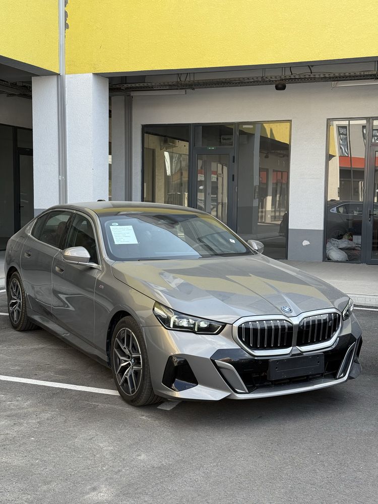 BMW i5 35L v nalichii