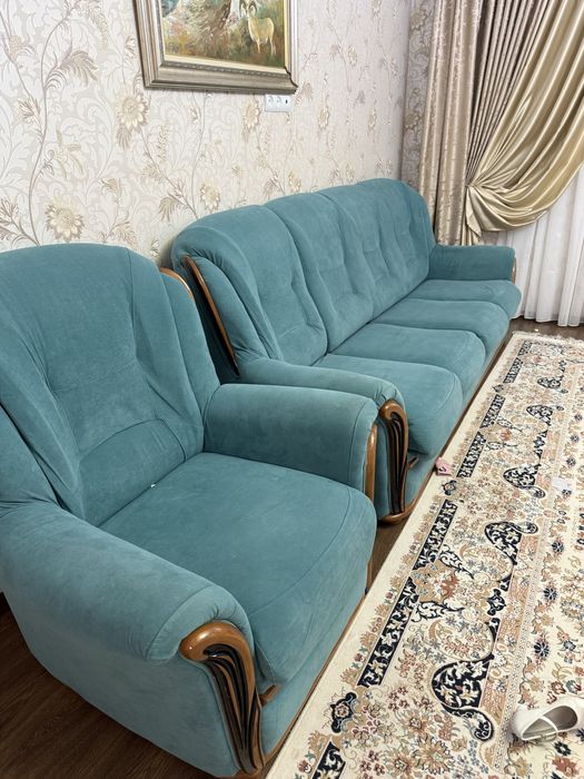 Диван с креслом для зала