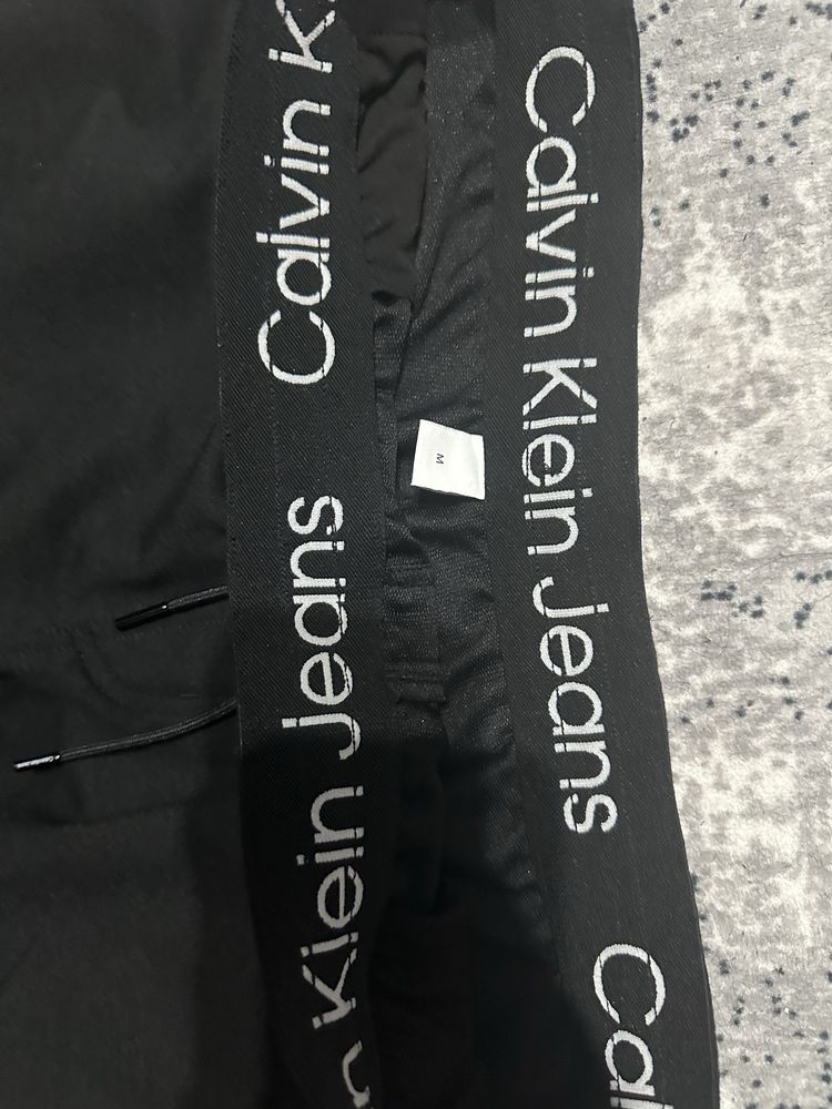 Calvin klein(долнище/къси гащи, armani exchange(тениска)