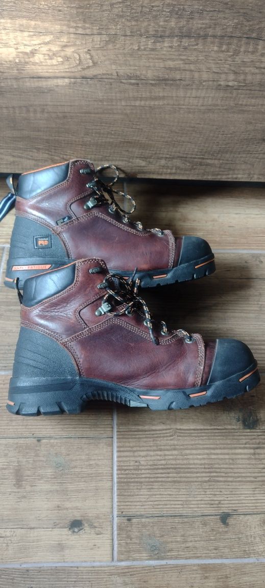 Работни обувки  Timberland .

В перфектно състояние.