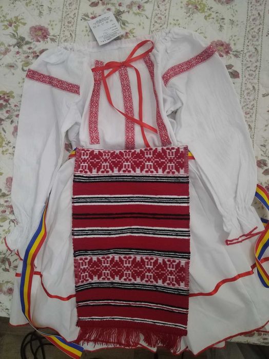 Costum traditional din 3 piese pentru fete 4,5,6,7,8,9,10 ani