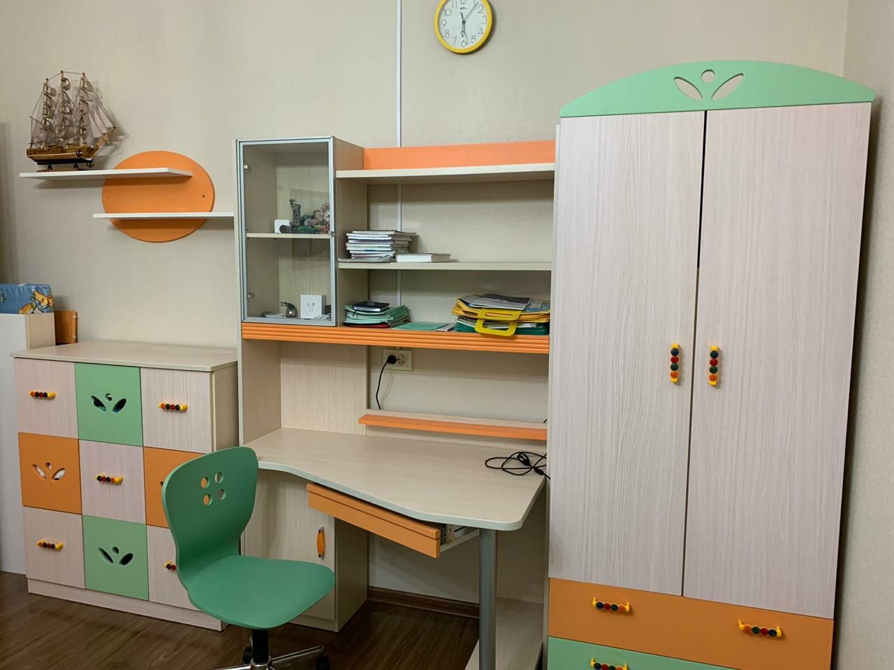 Мебель для детской комнаты (отличном состоянии)