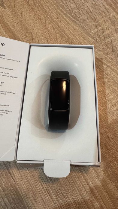 Smart гривна FitBit Charge 6 - Нова