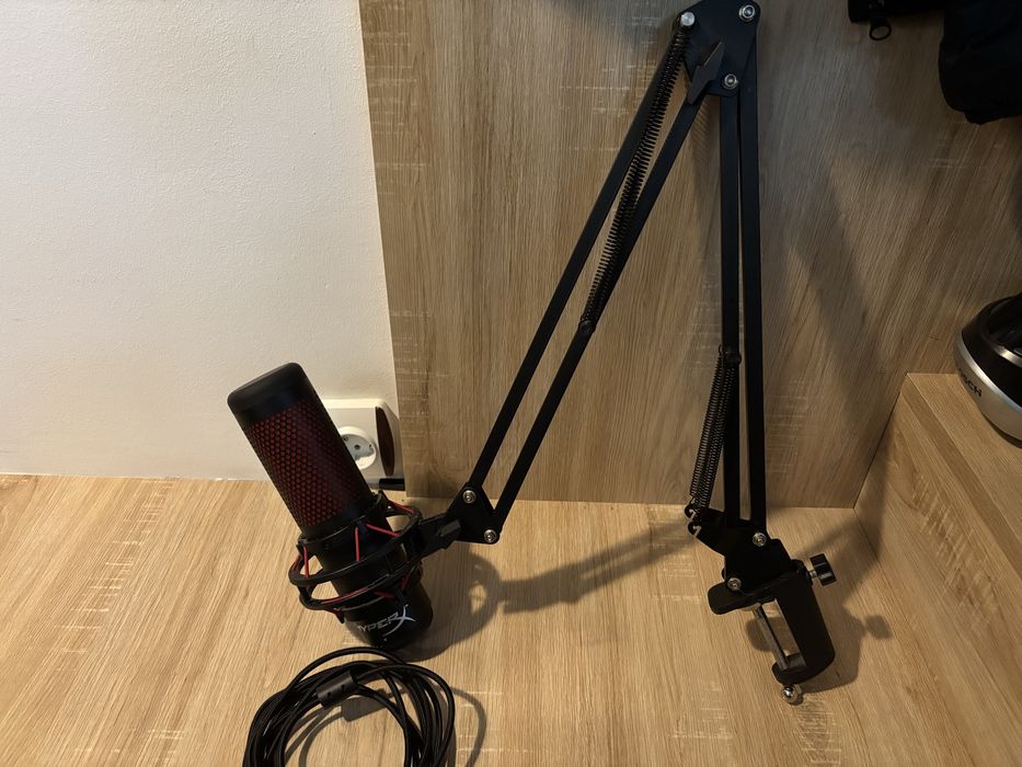 Microfon HyperX QuadCast + braț reglabil profesional
